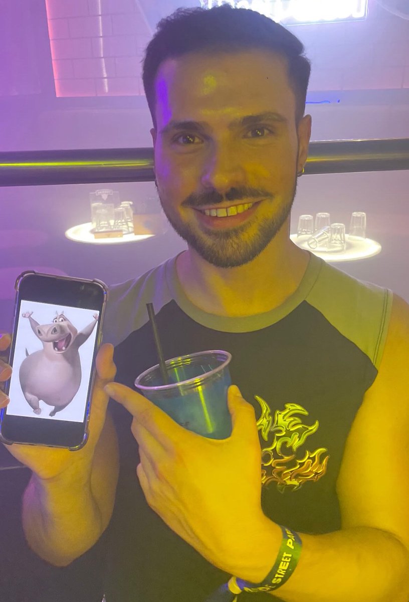 Showing people random brainrot at the club &gt;