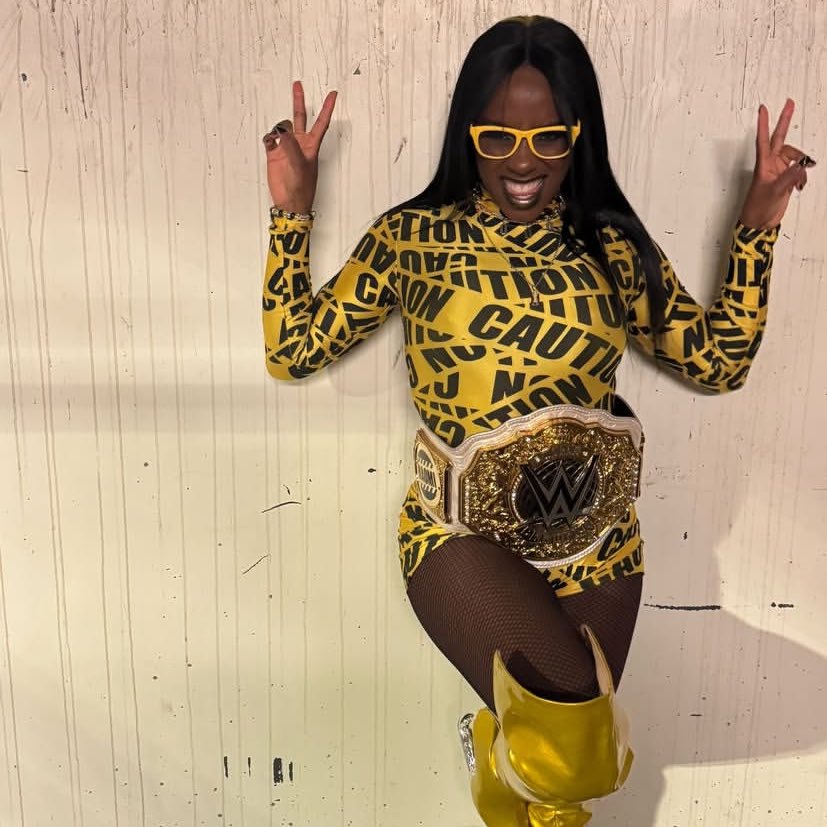 XOforevaaa's tweet image. #ANDSTILL #WWC #Naomi #SummerSlam 😛⚠️💛🖤