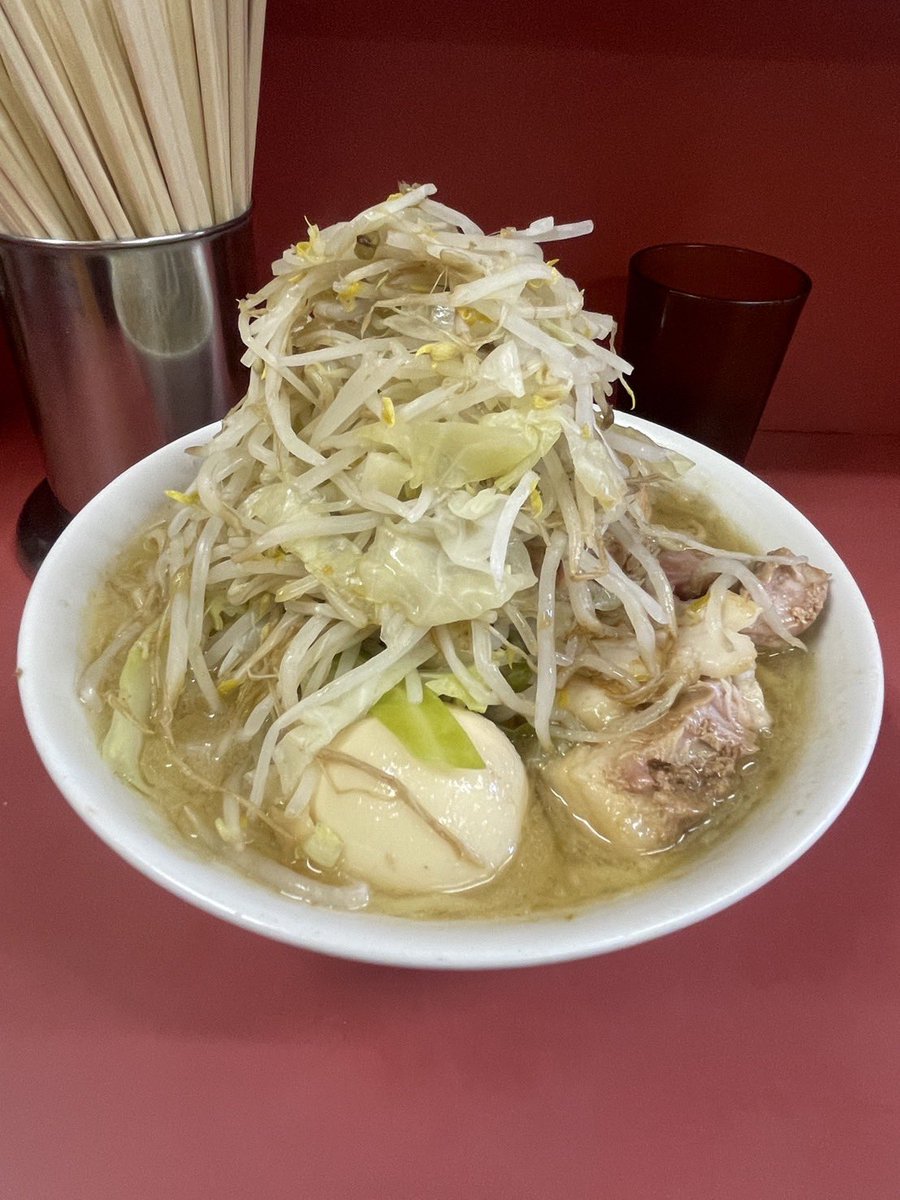 おはようございます☀

先日はラーメン二郎ひばりヶ丘駅前店
通称ヒバジへ🏃‍♂️

他の二郎 他の食べ物では代えが効かない
ここでしか満たせない欲があります🙆‍♂️

先客が宇宙一美味い食べ物だった！ と言い残して退店していました…笑

みなさまもどうぞ笑顔でご安全に🦺

#企業公式相互フォロー