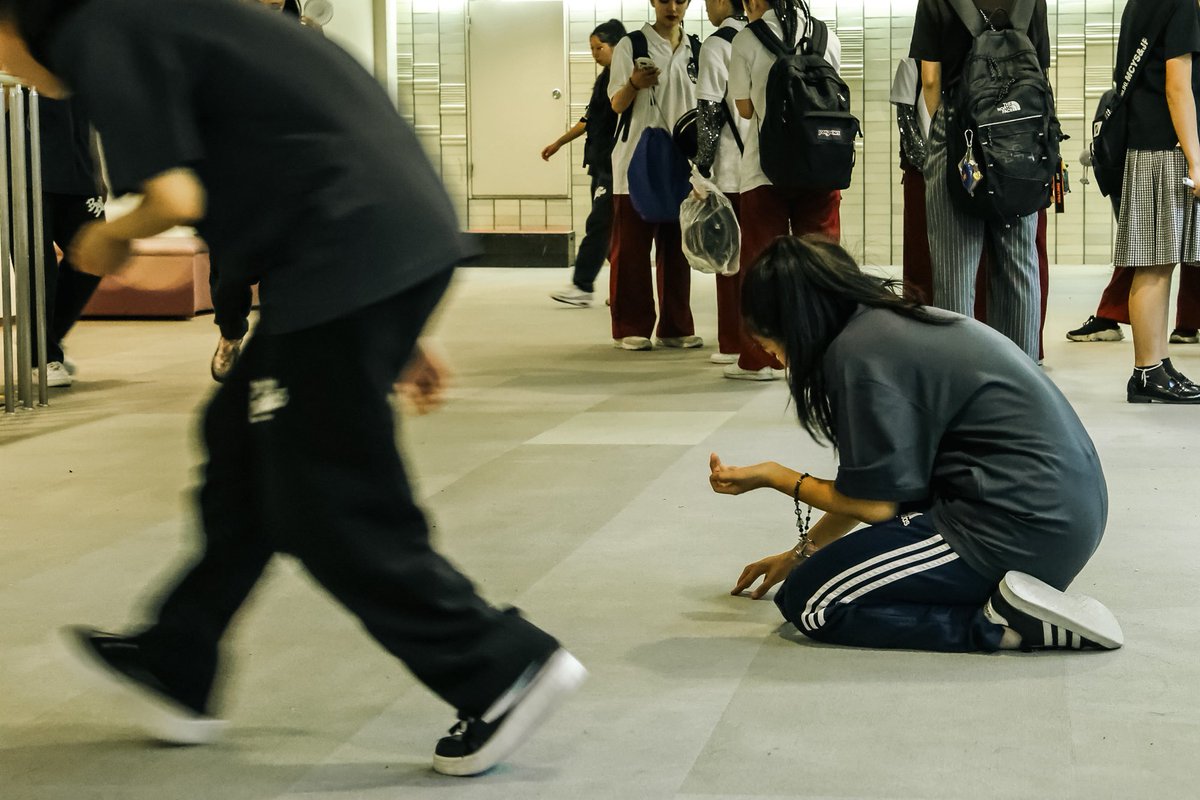 昨日、高校生のダンスの大会がありました。部活動や同好会を対象としたもので、様々な涙が見えました。
イベント後、勝てなかった高校の生徒が会場のゴミ拾いしてるんすよ。
心の在り方とは？強さとは？こうした挑戦者の姿を見て、自分の帯を締め直す気持ちになりました。本当におつかれさまでした。