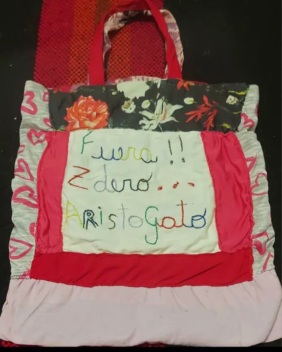 poliniok's tweet photo. De los bolsos de López a los bolsos de Acuña: el mismo kirchnerismo decadente 🤦🏻‍♂️.

👉🏻 ¿Y TODAVÍA SE PREGUNTAN POR QUÉ LA GENTE LOS REPUDIA?

El kirchnerismo sigue avalando mafias y romantizando la corrupción.

No vuelven más. No por odio, sino por memoria. https://t.co/j8CgK00QJZ