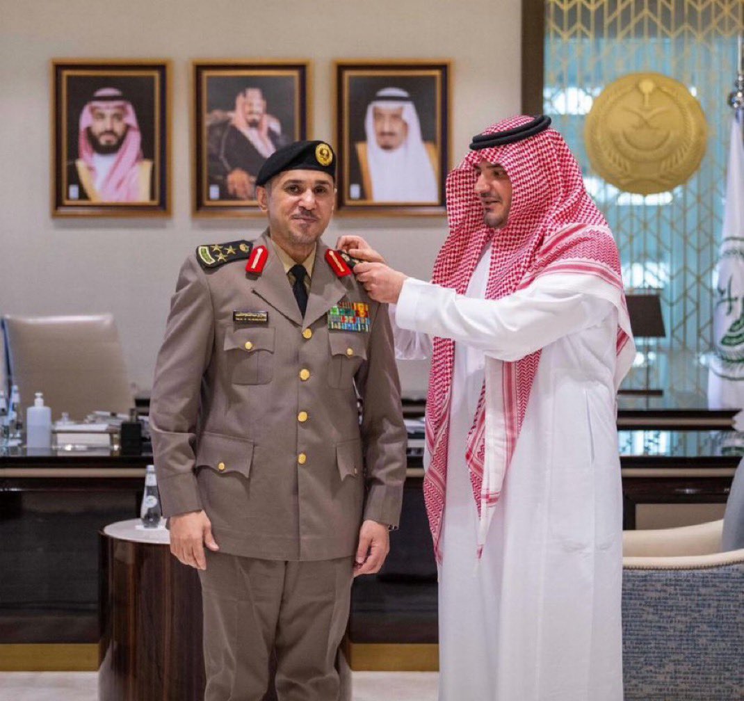 نايفكو NAIF (@naifco) on Twitter photo أبارك للمتحدث الأمني لوزارة الداخلية العميد طلال الشلهوب تقلّده رتبته الجديدة "عميد" على يد سمو الأمير <a href="/AbdulazizSNA/">عبدالعزيز بن سعود بن نايف Abdulaziz bin Saud</a>
يستاهل أبو عبد المحسن نموذج مشرف في تمثيل وزارة الداخلية ومدرسة إعلامية، أعاد صياغة تعريف الإعلام الأمني برؤية المحترف الحريص أبارك للمتحدث الأمني لوزارة الداخلية العميد طلال الشلهوب تقلّده رتبته الجديدة "عميد" على يد سمو الأمير <a href="/AbdulazizSNA/">عبدالعزيز بن سعود بن نايف Abdulaziz bin Saud</a>
يستاهل أبو عبد المحسن نموذج مشرف في تمثيل وزارة الداخلية ومدرسة إعلامية، أعاد صياغة تعريف الإعلام الأمني برؤية المحترف الحريص