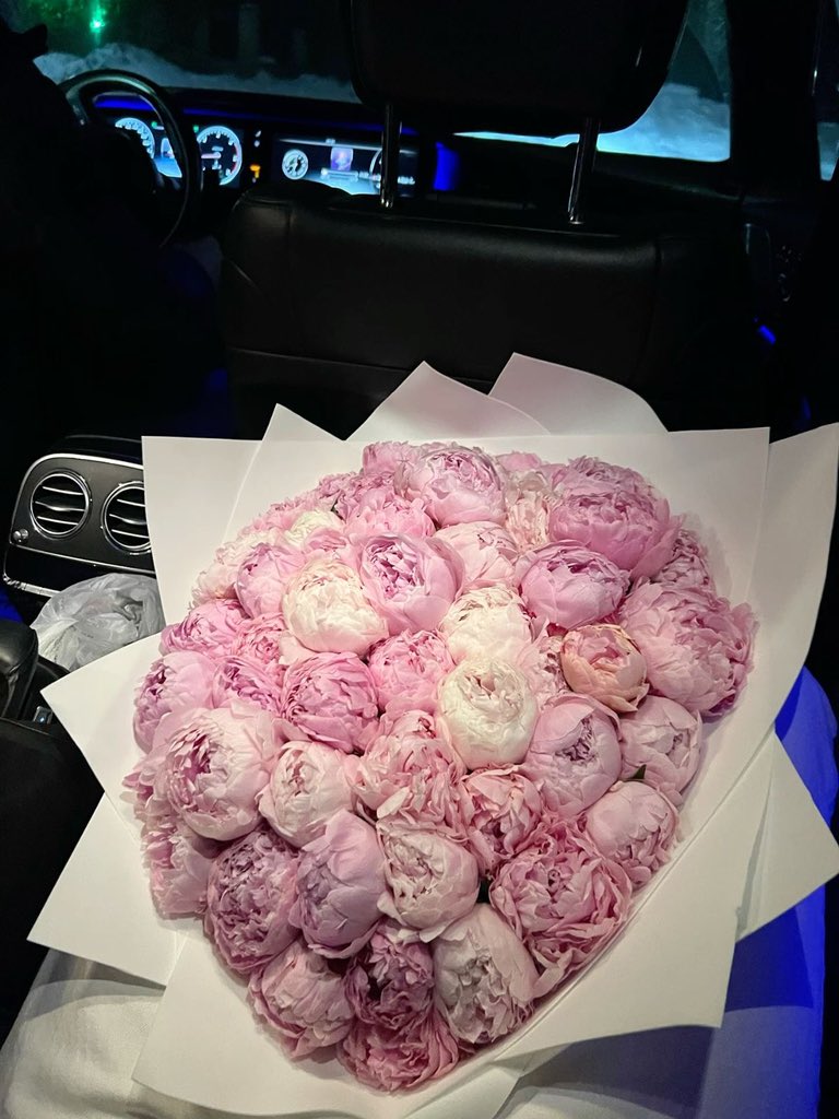 i3Moment's tweet photo. peonies https://t.co/7wU8ybptkW