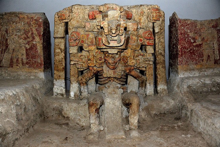 Cuauhtemoc_1521's tweet photo. Posiblemente la representación más espectacular e impactante de Mictlantecuhtli, el señor del inframundo. Fue realizada por totonacas en el sitio de El Zapotal entre el 659 y el 900 d.C. Este lugar se encuentra el Municipio de Ignacio de la Llave en el estado de #Veracruz 
La escultura fue descubierta en 1971. Esta hecha de barro sin cocer, estuco y restos de pintura. La escultura se encontró rodeada de al menos 200 osamentas enterradas, así como vasijas, silbatos, figuritas de barro antropomorfas y más . 
Quieres apoyar mi proyecto? 
Ve y escucha mi podcast:

https://t.co/dYTwAz9uG3