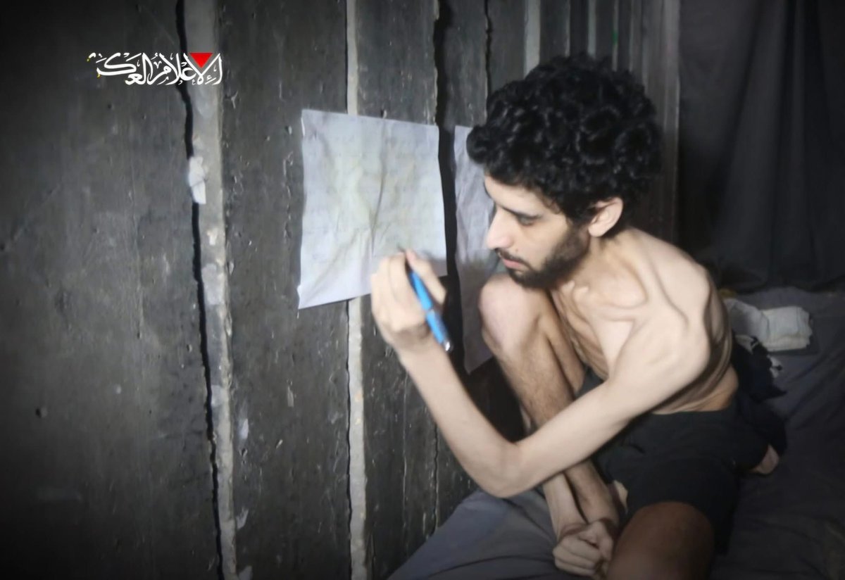 FZ_Ezz's tweet image. 2 million Gazans are starving... It's normal for a despicable person.
 The appearance of pictures of hungry Zionist prisoners The United Nations holds an emergency session that is truly a hypocritical world
#Famine_in_Gaza #stopfamine #GazaGenocide  #FreePalestine #GazaStarving