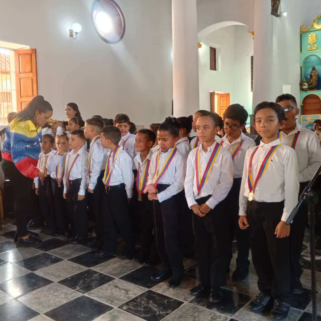 Concierto de la Orquesta Juvenil de Puerto Cabello, homenaje a la ciudad con ocasión del 214 aniversario del otorgamiento de Título de Ciudad,patrocinado por nuestra Academia y la Cámara de Comercio de Puerto Cabello.Un gran público colmó los espacios de la Iglesia del Rosario!