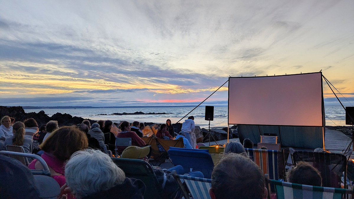 Ce soir c'était ciné en plein air organisé par l'association Plan B de Planguenoual à la Grève de Jospinet (22).
Quel spot incroyable sur <a href="/LamballeArmor/">Lamballe-Armor</a> pour regarder Polaris ! 😍