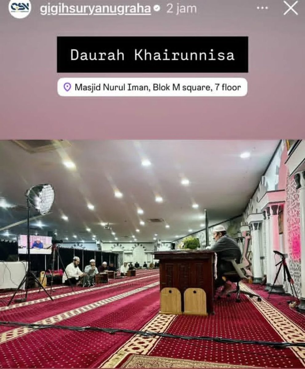 fotodakwah's tweet photo. Dauroh khusus wanita, dimana Wanita ( Akhwat ) di balik tirai. Begitulah harusnya pengajian, bukan malah wanita nya disorot kamera di sebarin di medsos, Dauroh Bait bait Khairunnisa ( Khusus Akhwat ) Ustadz Firanda Andirja حَفِظَهُ الله https://t.co/3PXdSnQgee