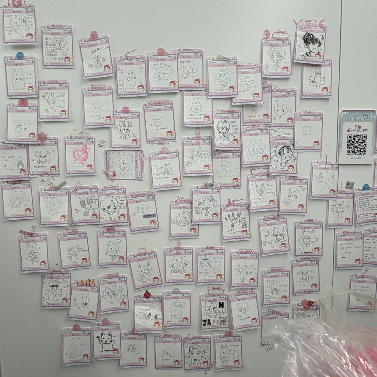 #완소_토ㄲi는_ㄴrl운명
#WILL_YOU_LOVE_RABBIT_FOREVER
종이컵/ 리플렛삽화/엽서/디데이 참여하였습니다!
올해도 협력으로 참여할 수 있어서 기뻤습니다🥹
양일 참여하였는데 콘님들 몇분 우연으로 뵈어서 즐거웠어요
마감날 콘님들도 정말 많아서 마음이 따뜻해졌어요
생카 열어주셔서 감사합니다😭