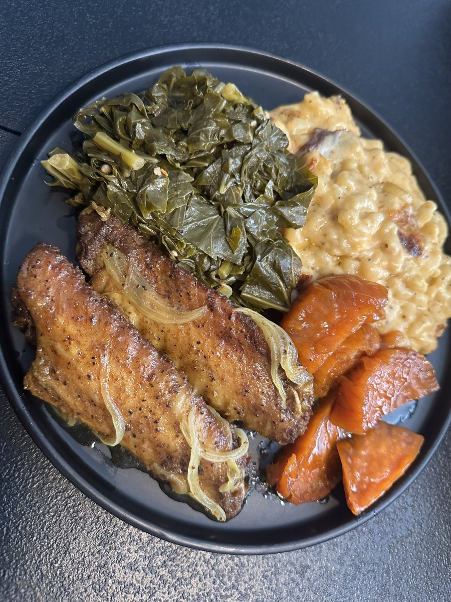 Soul Food Sunday!

Curry Turkey Wings, Collard Greens, Baked Macaroni &amp; Cheese, and Candied Sweet Potatoes! 👩🏽‍🍳💖😋