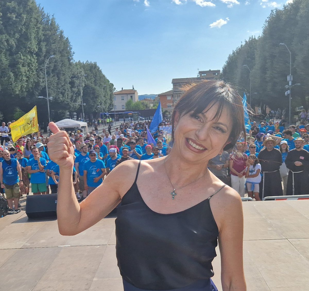 Il #GiubileoGiovani2025 ha illuminato #Assisi ❤️💙 e l’ #Umbria 💚 Grazie ragazze e ragazzi, noi per voi ci saremo sempre 🫶 <a href="/cittadiassisi/">Città di Assisi</a> <a href="/RegioneUmbria/">Regione Umbria</a> <a href="/Pontifex_it/">Papa Leone XIV</a>