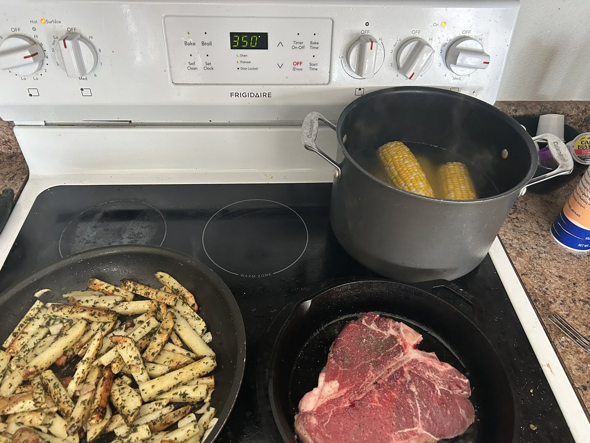 winesnobco's tweet photo. Dinners cooking! https://t.co/2aQ4MOw99D