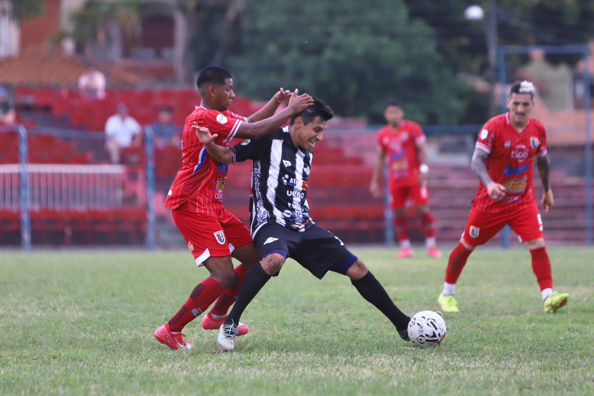 Paridad sin goles en Zeballos Cué

General Caballero ZC y Pilcomayo igualaron 0-0, en el juego correspondiente a la fecha 7.

🔗 goo.su/UHy37

#APFPrimeraC ⚽️