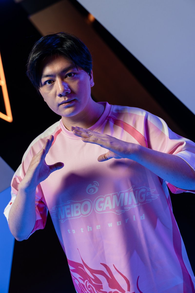 Me waiting for my teammate to pass me the basketball on the court: