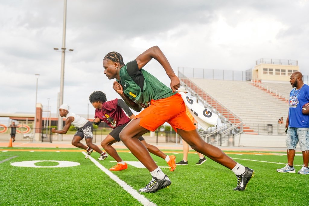🛠️ Grind Season ain’t just a phase—it’s a lifestyle.
You want the spotlight? Earn it in the shadows.
#WorkWins #StayDangerous #ProspectsBuilt #NoHandouts