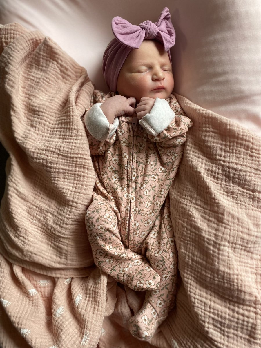 Welcome to the world Bryce Elisa Espinosa 
Born July 31, 2025 at 4:44 PM 
God’s timing is PERFECT 🙏🏽🙏🏽🙏🏽

“Every good and perfect gift is from above, coming down from the Father of the heavenly lights.”
James 1:17