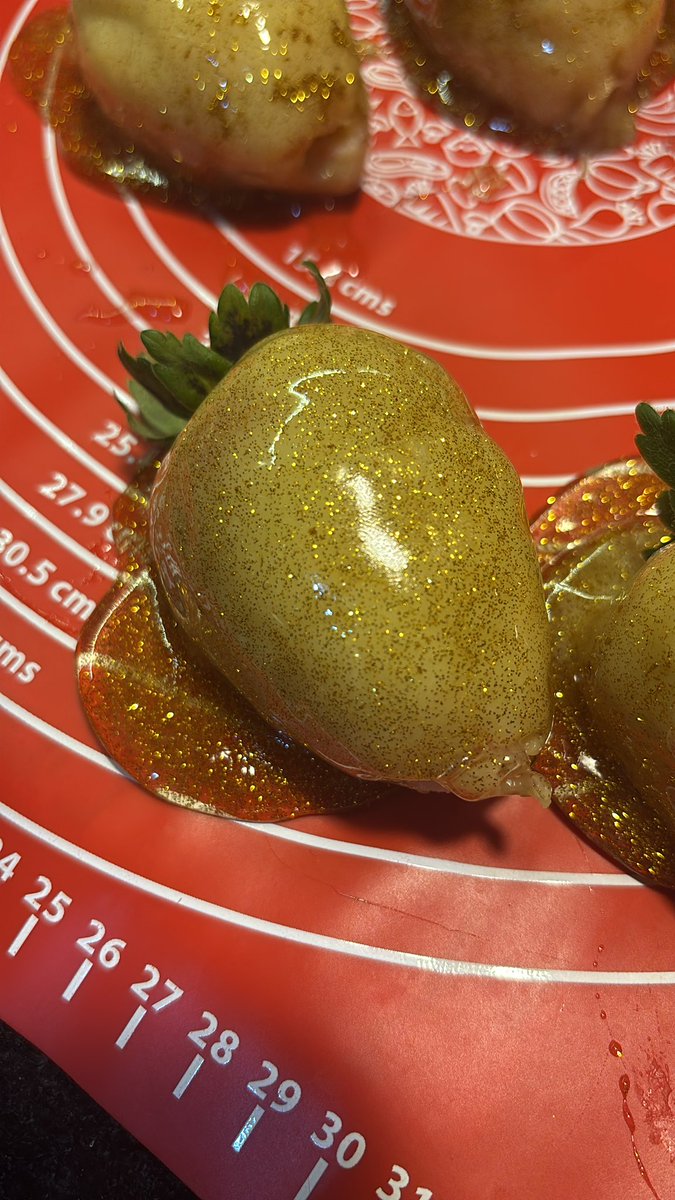 Fiz morango do amor (sem corante pq nao tinha) e no final, nao gostei kkk mt doce 🥴