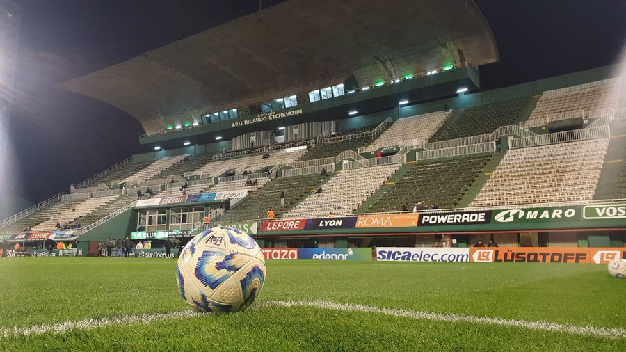 Walter Verst (@walterverst) on Twitter photo Y ya estamos junto a <a href="/EstebanSassi/">esteban sassi</a> en el #Aire de <a href="/DSportsRadio/">DSports Radio 103.1 FM</a> 103.1 FM para llevarte lo que suceda en la #BNacional con un gran duelo... #Ferro vs. #AllBoys
Con los relatos de <a href="/Relatasager/">PabloSager🎙🐜⚽️🐎</a> los comentarios de <a href="/Facusanches9/">Facu Sanches</a> y los aportes de <a href="/leo_orieta1/">Leo Orieta</a>
Sumate!!! Y ya estamos junto a <a href="/EstebanSassi/">esteban sassi</a> en el #Aire de <a href="/DSportsRadio/">DSports Radio 103.1 FM</a> 103.1 FM para llevarte lo que suceda en la #BNacional con un gran duelo... #Ferro vs. #AllBoys
Con los relatos de <a href="/Relatasager/">PabloSager🎙🐜⚽️🐎</a> los comentarios de <a href="/Facusanches9/">Facu Sanches</a> y los aportes de <a href="/leo_orieta1/">Leo Orieta</a>
Sumate!!!