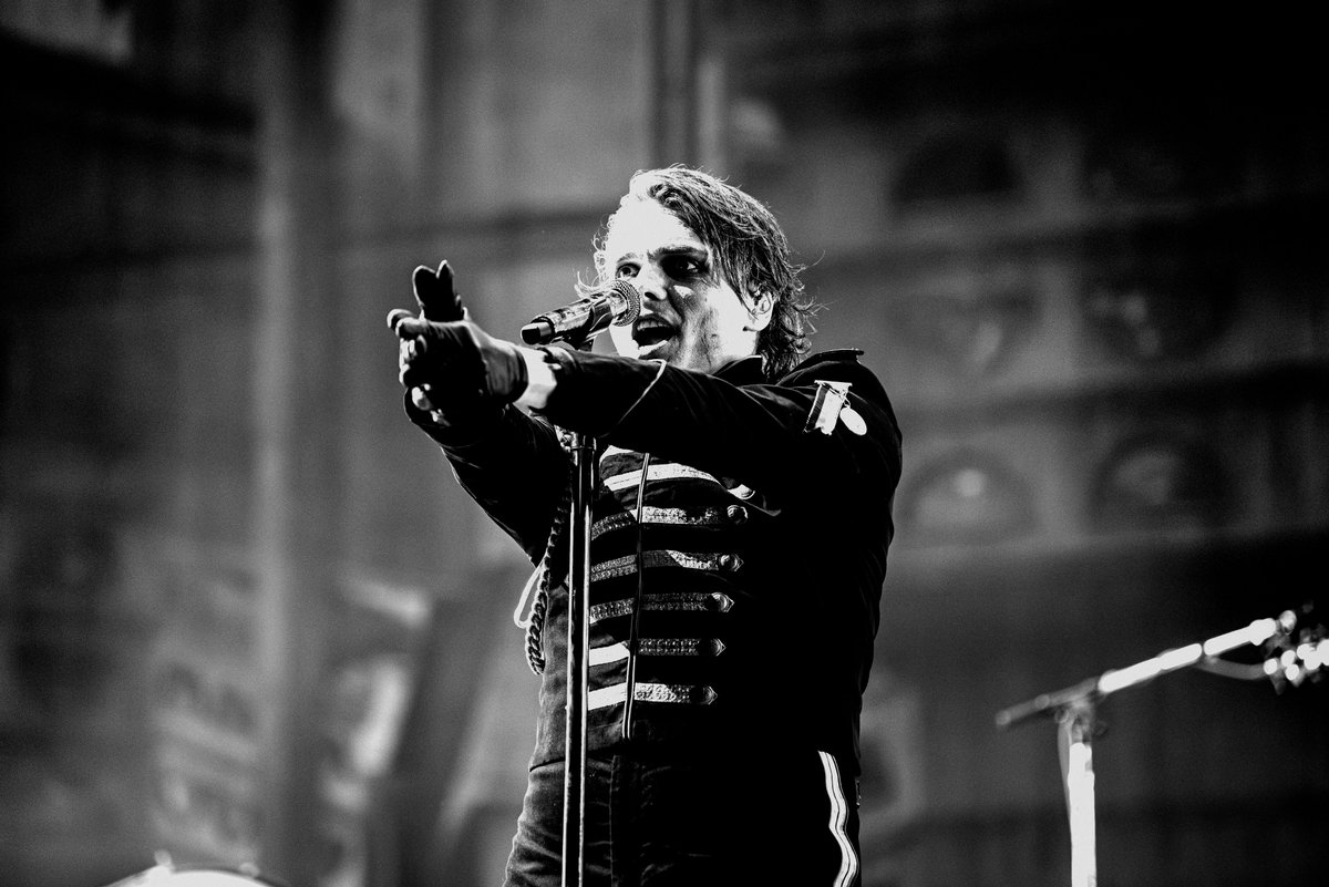 AbbyWithAn_IE's tweet photo. My Chemical Romance

Shot by me for @cleanteethmag 

#MCRTX https://t.co/V775y4SqY7