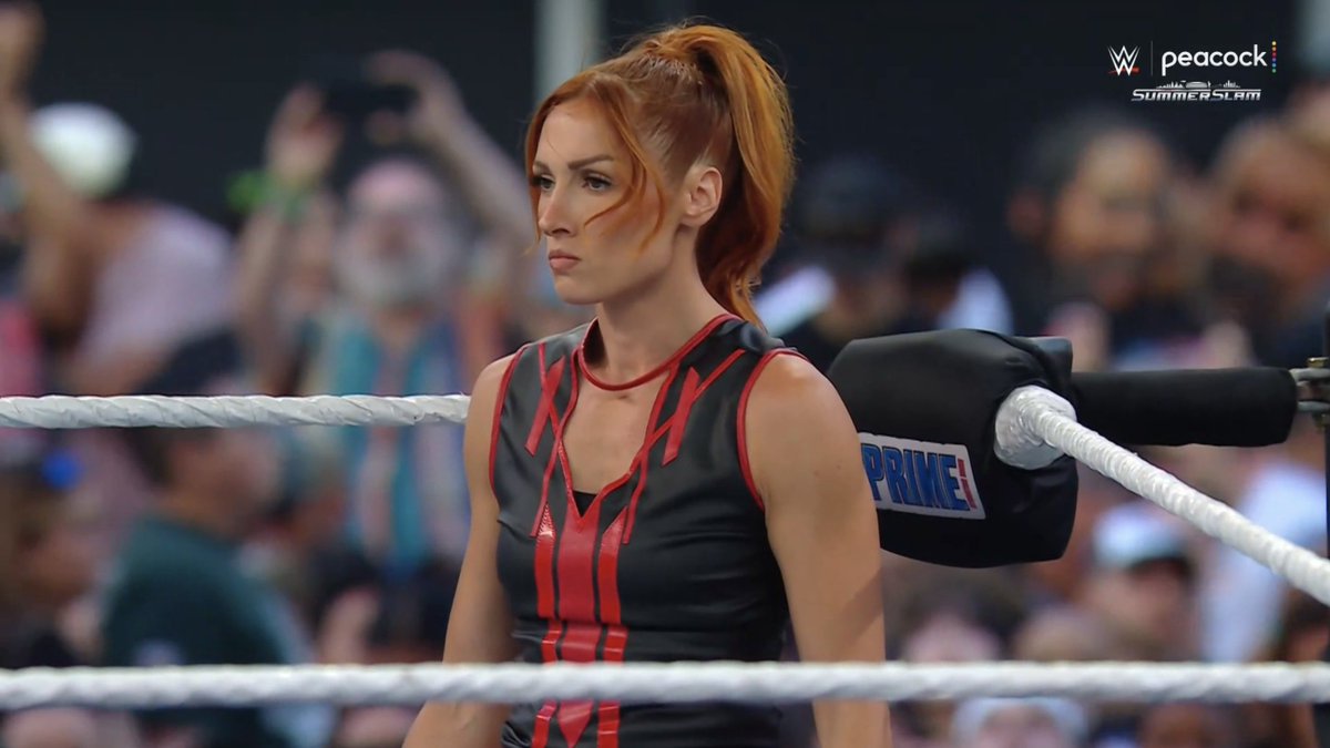 TOXlCATTRACTlON's tweet photo. It's giving Raw vs Smackdown https://t.co/VGOiZRzgDk