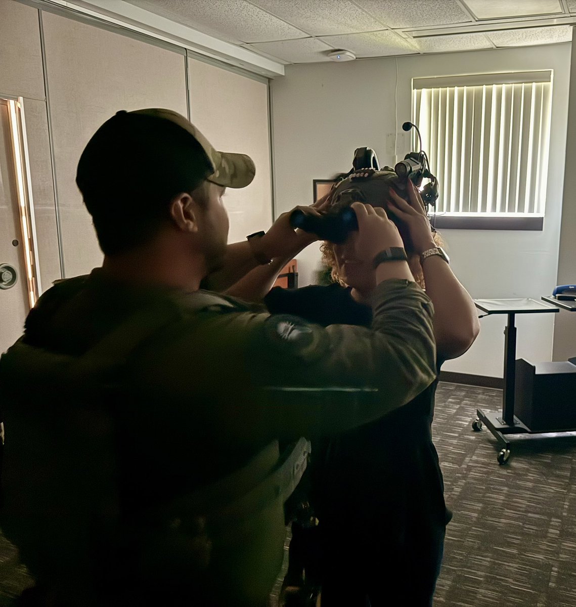 JohannaForFL's tweet photo. Thank you to the Florida Department of Law Enforcement for the informative tour and for your commitment to keeping our communities safe. Grateful for the opportunity to learn more about your work. #FDLE #PublicSafety https://t.co/SA2hlCVTiE