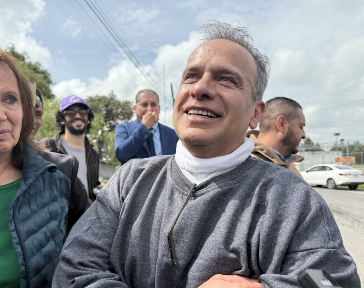 Elena Chávez (@luzelenachavez8) on Twitter photo Cometen un error gravísimo al entrevistar a Israel vallarta, el gobierno de Claudia Sheinbaum lo está utilizando para golpear a <a href="/CarlosLoret/">Carlos Loret de Mola</a> y no duden que en las intermedias 2027 lo hagan diputado de morena.
Los montajes y desmontajes se crean en PN.
Yo no culpo a este hombre ni Cometen un error gravísimo al entrevistar a Israel vallarta, el gobierno de Claudia Sheinbaum lo está utilizando para golpear a <a href="/CarlosLoret/">Carlos Loret de Mola</a> y no duden que en las intermedias 2027 lo hagan diputado de morena.
Los montajes y desmontajes se crean en PN.
Yo no culpo a este hombre ni