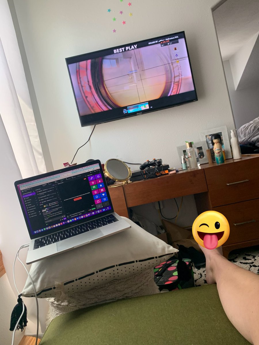 This used to be my old set up no joke 🤣😭

Why did I take streaming more serious when I was here…

Someone get my head right make me stream more when I get home
