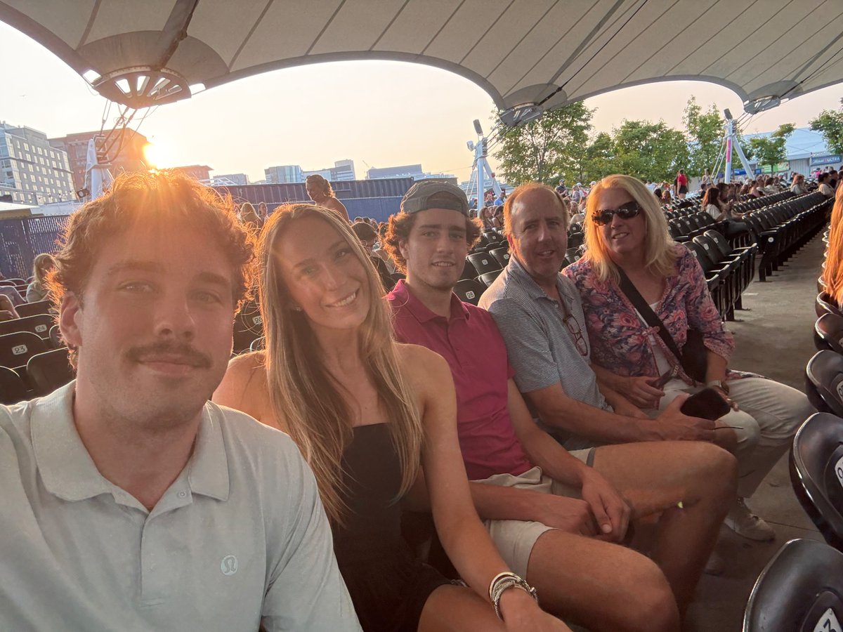 Been a while since I went to a concert but excited to see the Fray tonight with the fam and then Foreigner on Tuesday night with the boys!