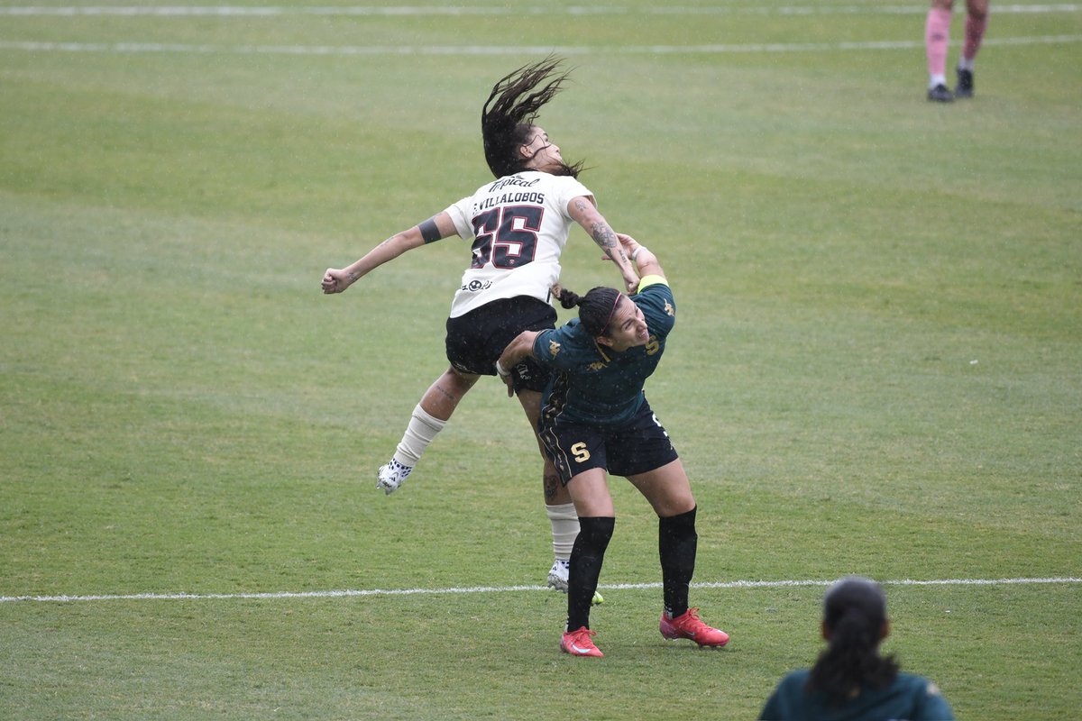 Un poco de las Leonas hoy 📷🔴⚫️