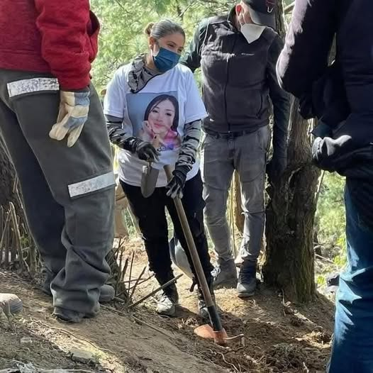 #NoMásZapatosVacíos 😢🙏
Testimonio de madre buscadora: 
 Madre encuentra los restos de su hija 4 años después de su desaparición
La madre de Monse siguió todos los protocolase cuando su hija no regresó a casa..
Sin embargo, al pasar las semanas sin éxito al encontrarla se unió a