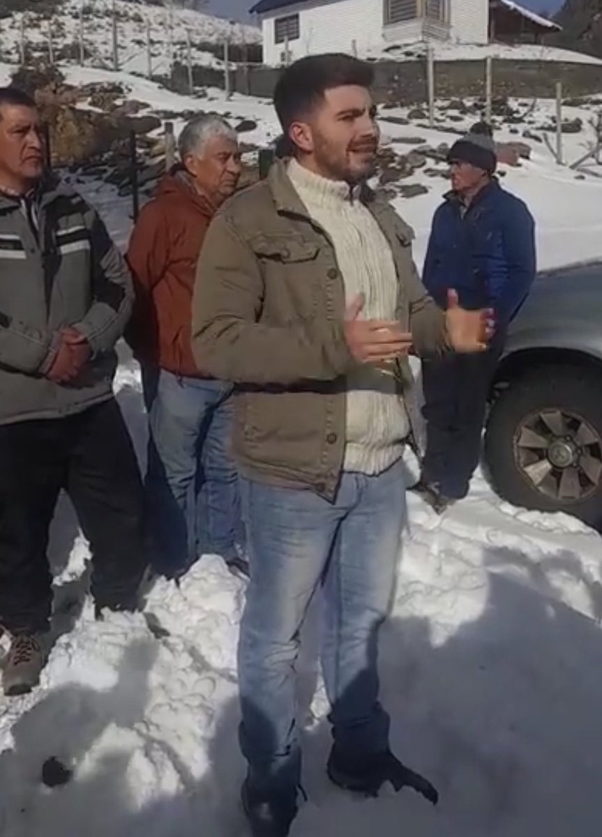 Vamos vamos vamosssss

TREMENDO LOGRO DE LA GENTE

De las comunidades 

De las organizaciones que defendemos la vida 

En reciente reunión en la Araucanía el Seremi del MOP Patricio Poza aclaró que NO HABRÁ TALA DE LAS 96 Araucarias 

Estableció que retomarán proyecto de trazado