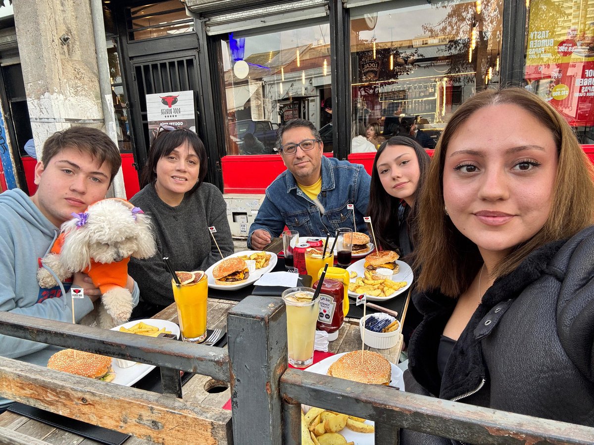 directorCornejo's tweet photo. Ricas hamburguezas en Roff Burger. Viña. https://t.co/6ghj8WnfvJ