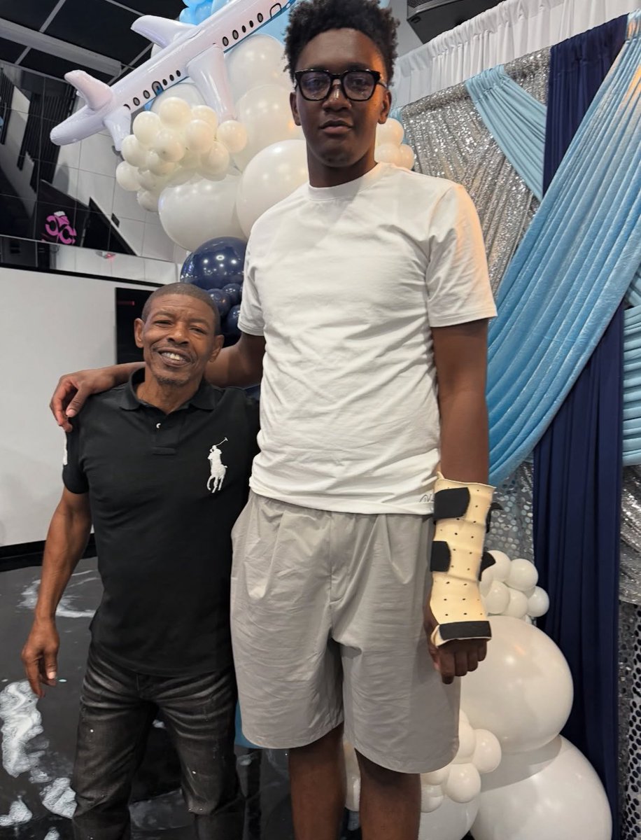 Derik Queen and Muggsy Bogues 😂