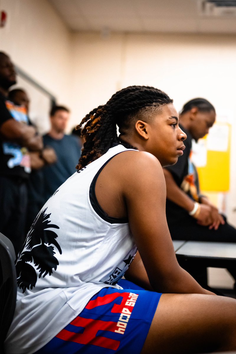 We don’t just train the body, we build the mind. Knowledge is the cheat code. We’re lacing up our athletes with a million dollars worth of game to help them be successful. #Hoopship
📸: @mrjoshua