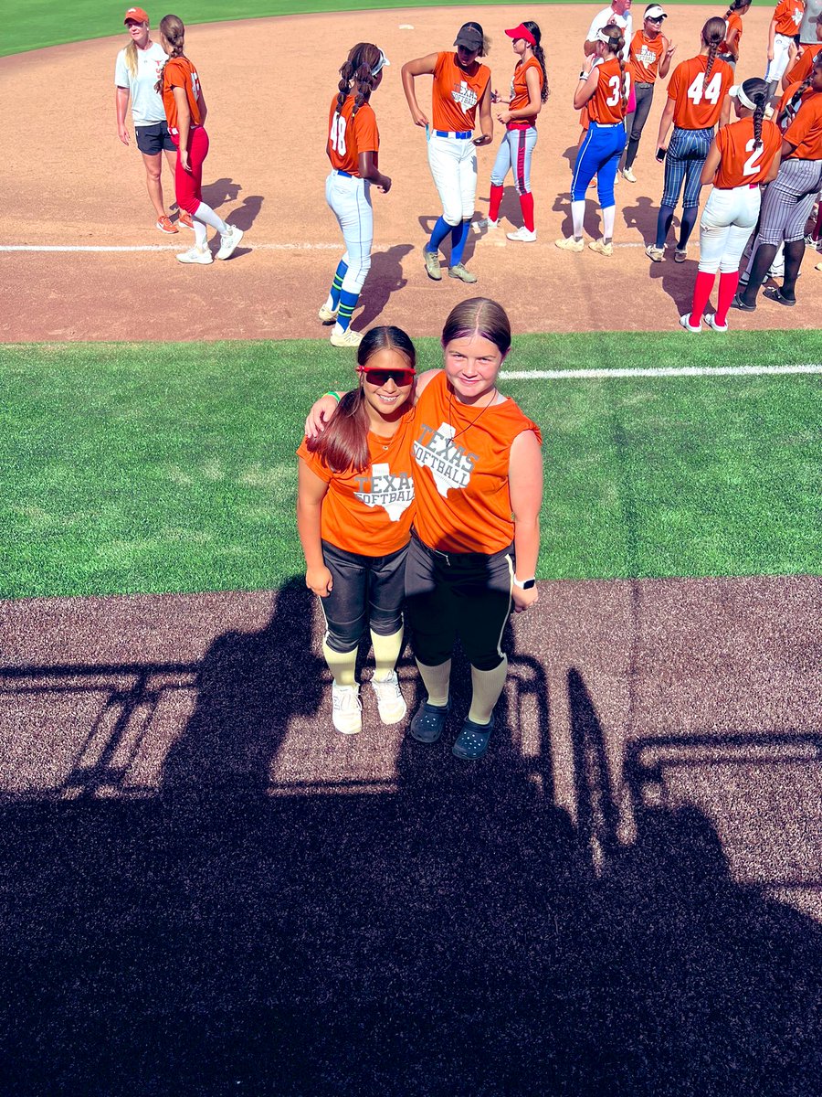 Kai Leon-Guerrero (@kaileonguerrero) on Twitter photo Thank you <a href="/TexasSoftball/">Texas Softball</a> the Longhorn Elite Camp today was a great opportunity to work with incredible Coaches and gained a lot of knowledge. Hook’em Horns 🤘🏽
<a href="/TexasCoachWhite/">Mike White</a> @CoachSingTexas <a href="/UT_CoachZ/">Kristen Zaleski</a> <a href="/PattieeeRuthhh/">Pattie Ruth Taylor</a> <a href="/BuzzCentex/">Buzz Fastpitch</a> Thank you <a href="/TexasSoftball/">Texas Softball</a> the Longhorn Elite Camp today was a great opportunity to work with incredible Coaches and gained a lot of knowledge. Hook’em Horns 🤘🏽
<a href="/TexasCoachWhite/">Mike White</a> @CoachSingTexas <a href="/UT_CoachZ/">Kristen Zaleski</a> <a href="/PattieeeRuthhh/">Pattie Ruth Taylor</a> <a href="/BuzzCentex/">Buzz Fastpitch</a>