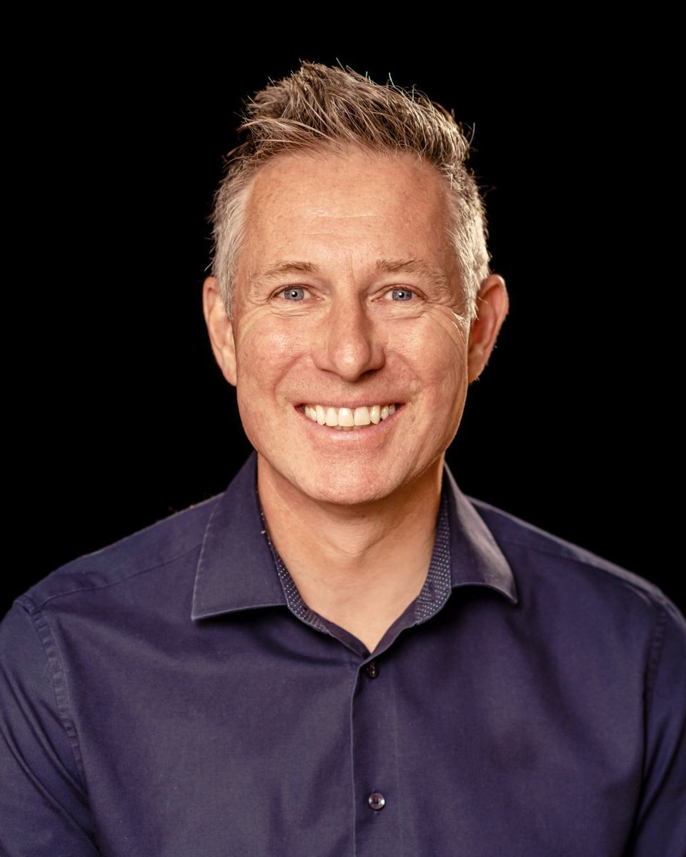 "I came for the methods, but I left with a completely different understanding of my role as a change maker." (participant)
Join us for – where facilitation meets transformation.
Register now: Kommunikationslotsen Homepage → 'Training' → Facilitator Curriculum International