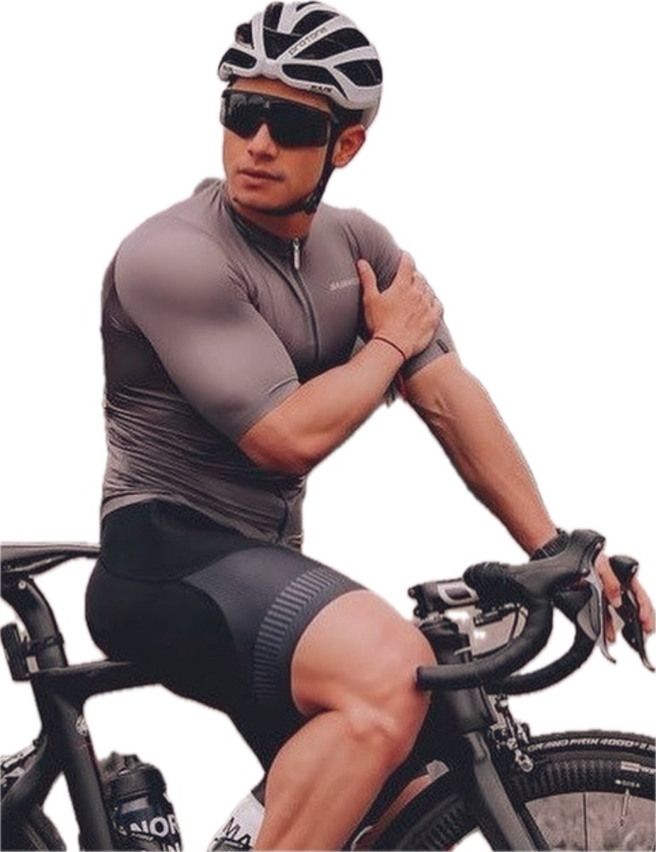 I want to ride …. ma bicycle…!😜👍🏻#biker #spandex #mountain #swissalps #gaybiker