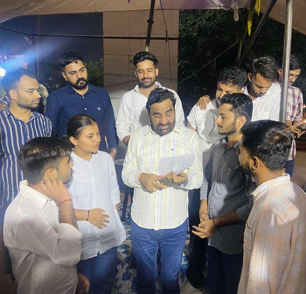 ऑल राजस्थान छात्रसंघ चुनाव संघर्ष समिति ने सांसद श्री हनुमान बेनीवाल जी से शिष्टाचार भेंट कर छात्रसंघ चुनाव की बहाली को लेकर विस्तृत चर्चा की। इस दौरान समिति ने राज्यभर के छात्र-छात्राओं की भावना और मांगों को प्रभावी ढंग से उनके समक्ष रखा।
श्री बेनीवाल जी ने इस मुद्दे को पूरी