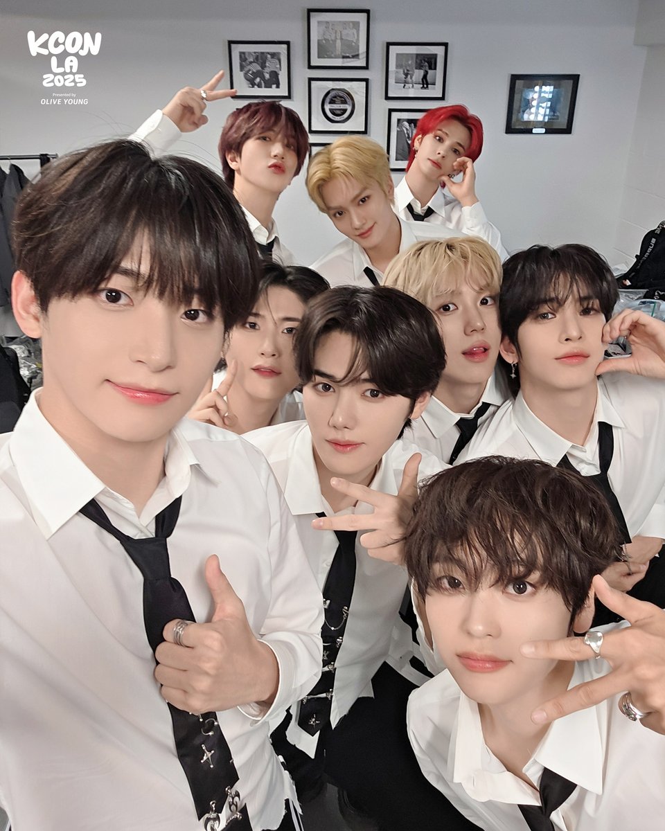 [#KCONLA2025] 📸 GREENROOM SELFIE

🩷 AUG 3 (SUN)
#CRAVITY <a href="/CRAVITYstarship/">CRAVITY OFFICIAL</a>
Don’t blink… the moment is close ✨

-
KCON LA 2025 
AUG 1-3
Crypto.com Arena, LA Convention Center

Let's #KCON