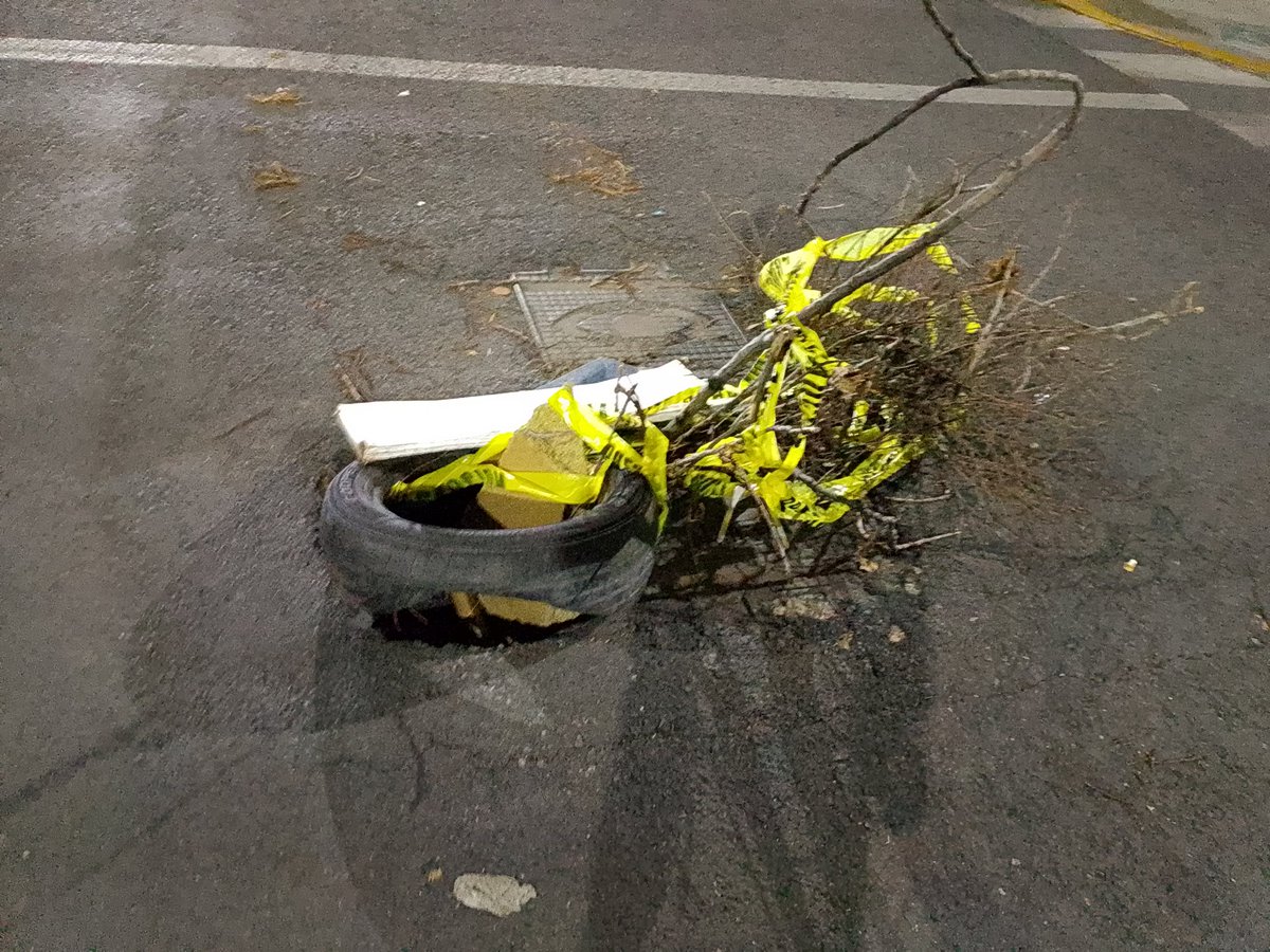 <a href="/locatel_mx/">@locatel_mx</a> <a href="/SOBSECDMX/">Secretaría de Obras y Servicios CDMX</a> <a href="/SEGIAGUA/">Secretaría de Gestión Integral del Agua</a> <a href="/Azcapo_Denuncia/">DenunciaAzcapotzalco</a> <a href="/vecinosazcapot/">vecinos azcapotzalco</a> <a href="/TodosSomosAzcap/">Todos Somos Azcapotzalco</a> <a href="/AzcapotzalcoMx/">Alcaldía Azcapotzalco</a> 20 de abril, 8 de julio y ahora 3 de agosto...
Cuatro meses sin poder atender un reporte 
Norte 85 esquina con Rabaul. Sindicato mexicano de electricistas en Azcapotzalco.
<a href="/supercivicosmx/">Los Supercívicos</a>