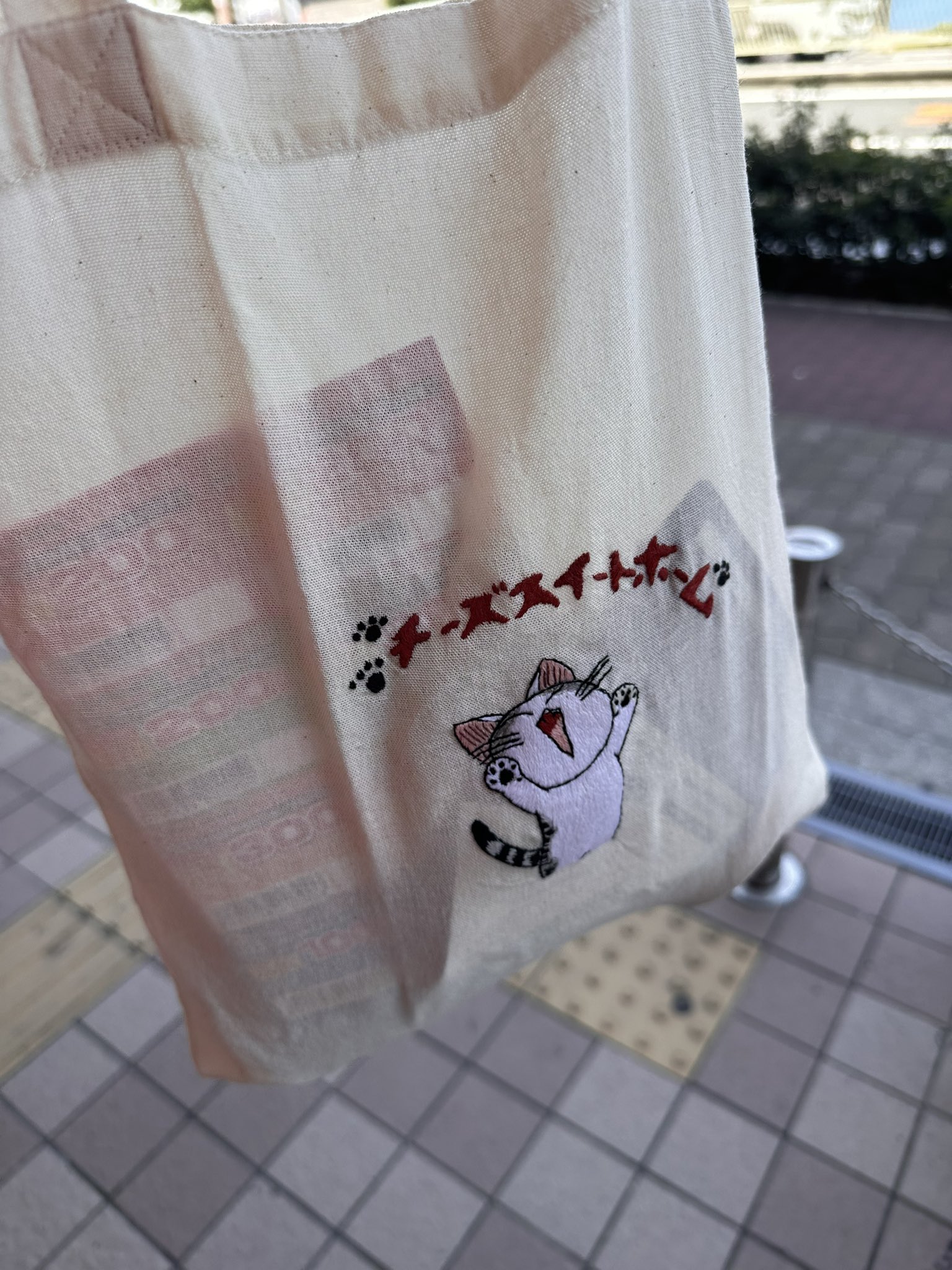 手刺繍と手縫いのトートorショルダーバッグ　「えんどう豆の上に寝たお姫さま」 Amazon | The Princess and the Pea エンドウ豆の上に寝た