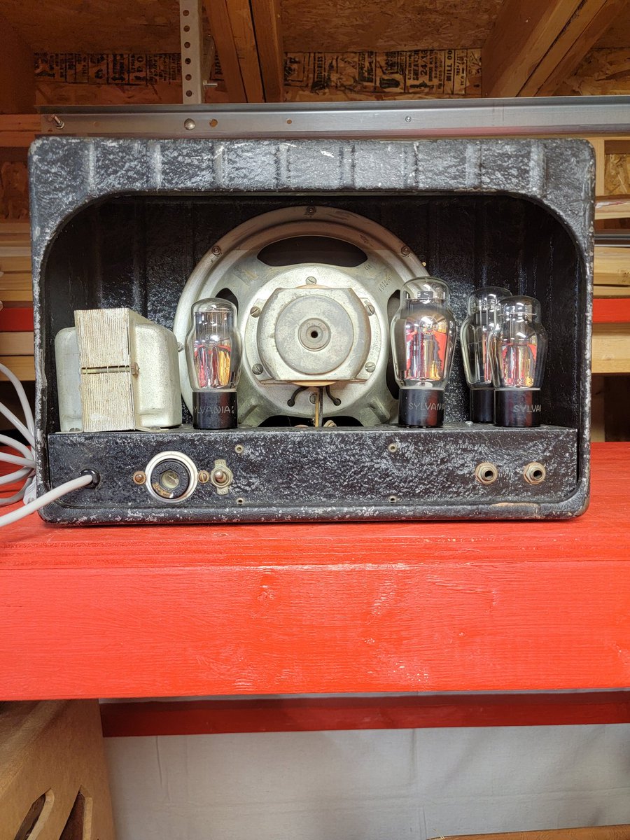 1939 Rickenbacher Regular Type 4, AKA - The Lunchbox. Cab is all stamped steel with a perforated grill. 80 rectifier, 53 preamp, pair of 47s for power, original field coil speaker. Very clean tone, like all early Rickenbachers. 

Available for #Detroit #Studio #Rental from
