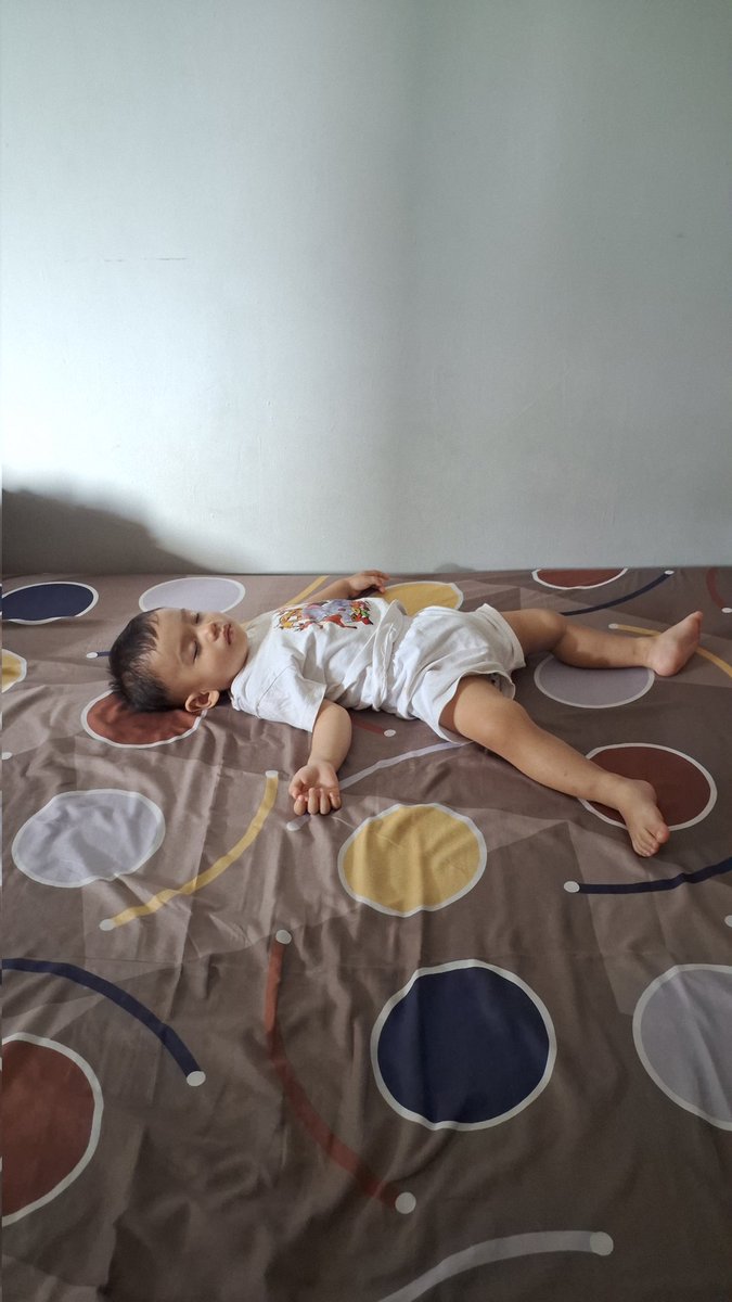 yuflihaash's tweet photo. Batu mau me time, eh lah udah bangun ni boscil https://t.co/J9nQhoIjoi