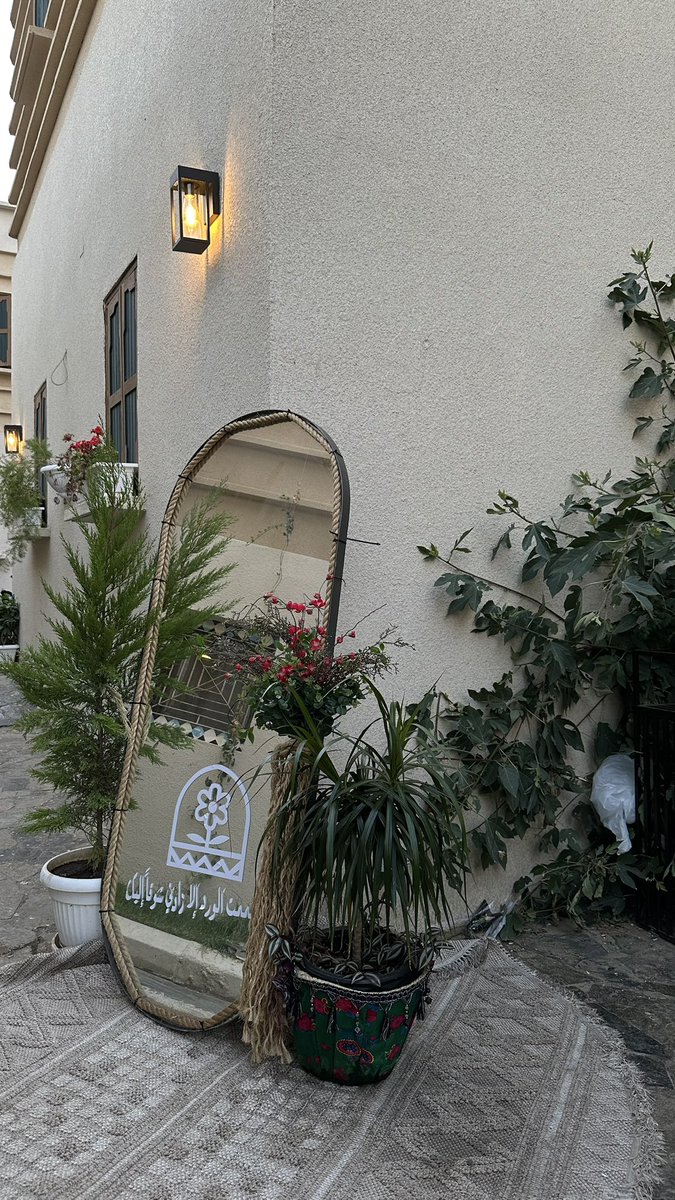 iGhada_1937's tweet photo. ما كان قبلك هالعمر عمر ولا الحياه لها 
أنفاس وربيع وزهر إلا يوم حطك الله بدربي https://t.co/pR7wJCgpom