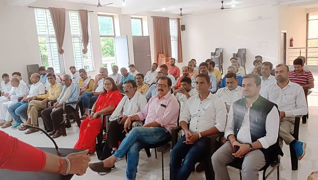 📍पलामू 
हर घर तिरंगा अभियान को लेके भाजपा जिला कार्यालय मेदिनीनगर ने बैठक में उपस्थित हो कर कार्यकर्ताओं को संबोधित किया। 

<a href="/yourBabulal/">Babulal Marandi</a> <a href="/BJP4Jharkhand/">BJP JHARKHAND</a> 
<a href="/LKBajpaiBJP/">Dr. Laxmikant Bajpai</a> <a href="/JPNadda/">Jagat Prakash Nadda</a> #हर_घर_तिरंगा