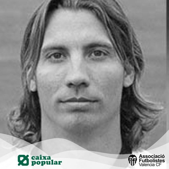 Comenzamos el día felicitando al gran Kily González (1974) y Alexis Ruano (1985) que hoy cumplen años 🦇🎂⚪⚫ #muchasfelicidades #siempreenelrecuerdo #amunt #futbolistasvcf #lorgulldunescut #llegendesdelsentiment