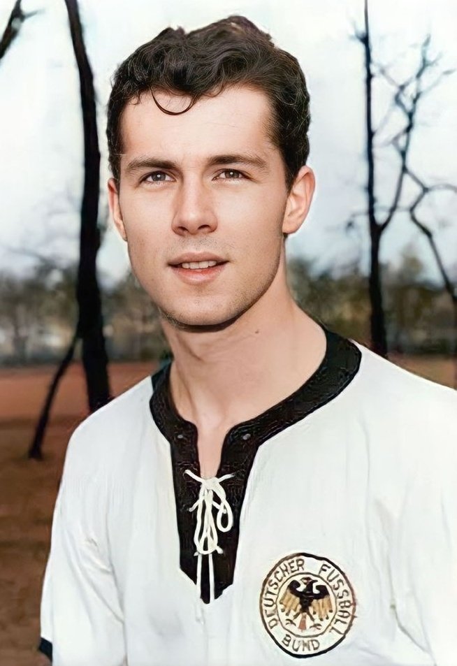 Football Memories (@footballmemorys) on Twitter photo Franz Beckenbauer, West Germany 
#Germany #Deutsche #DFB Franz Beckenbauer, West Germany 
#Germany #Deutsche #DFB