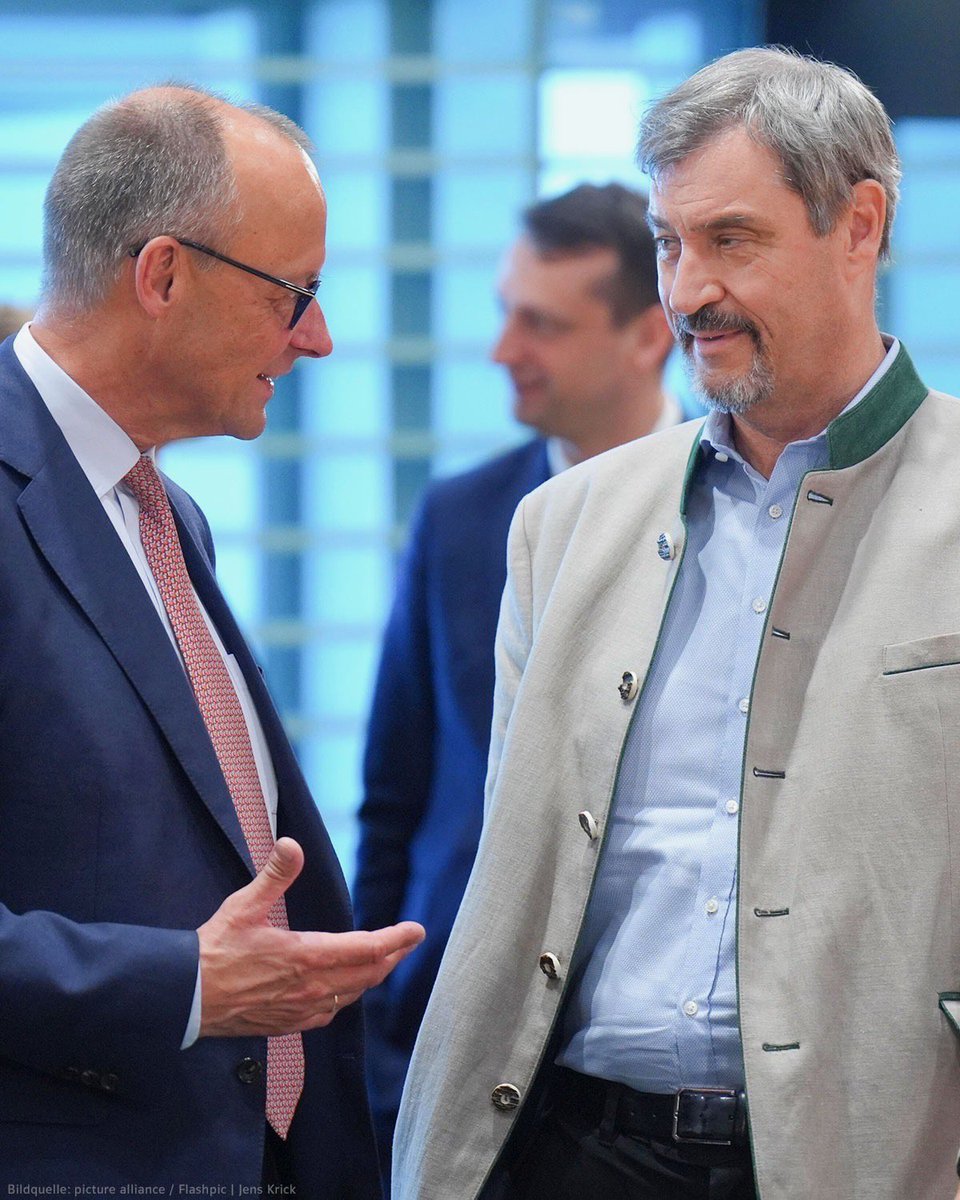 Erst wenn alle begreifen daß wir von
ALTEN WEIßEN männern regiert werden folgt die Erkenntnis daß die Zukunft unserer Kinder in der Vergangenheit erstickt.
#AlteWeißeMänner