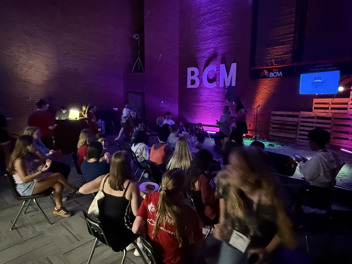 UofLBCM's tweet photo. Thank you West Broadway BC for loving students @orientationUL @ULStudentEvents @uofl @KentuckyBCM #1moretogo #bcmlife @KentuckyBaptist https://t.co/3qo4iG3YMh