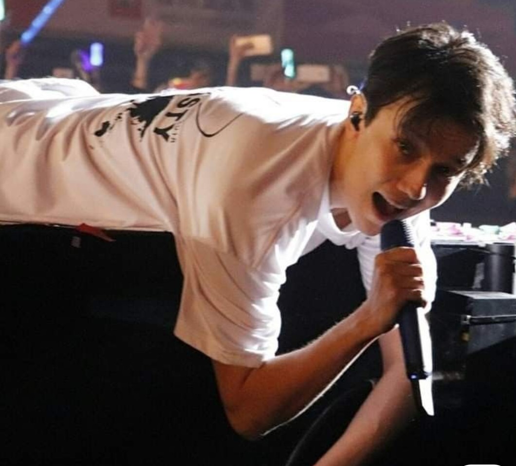 <a href="/Fanclub_phoenix/">Феникс 🔥</a> Erase una vez un muchacho a un escenario pegado , nació en él y ahi quiere ser recordado 

INCREDIBLE CONCERTS SOON 
#DimashCreativity